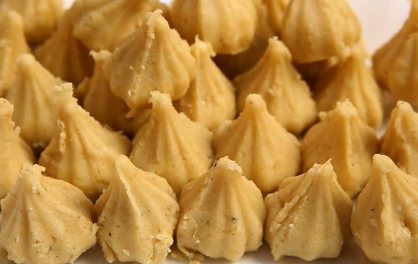 खवा मोदक - मोदक कसे बनवायचे (modak kase banvayche)