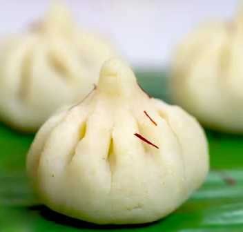 रव्याचे मोदक - मोदक कसे बनवायचे (modak kase banvayche) 