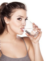घसा कोरडा पडणे उपाय - भरपूर पाणी प्या 
