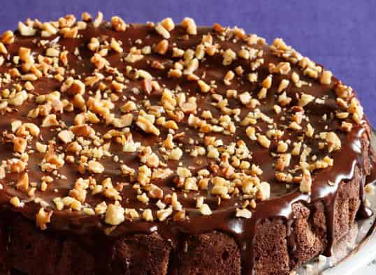 चॉकलेट केक कसा बनवायचा / चॉकलेट केक रेसिपी / homemade chocolate cake recipe / chocolate cake recipe / चॉकलेट केक डिझाईन - वॉलनट केक 
